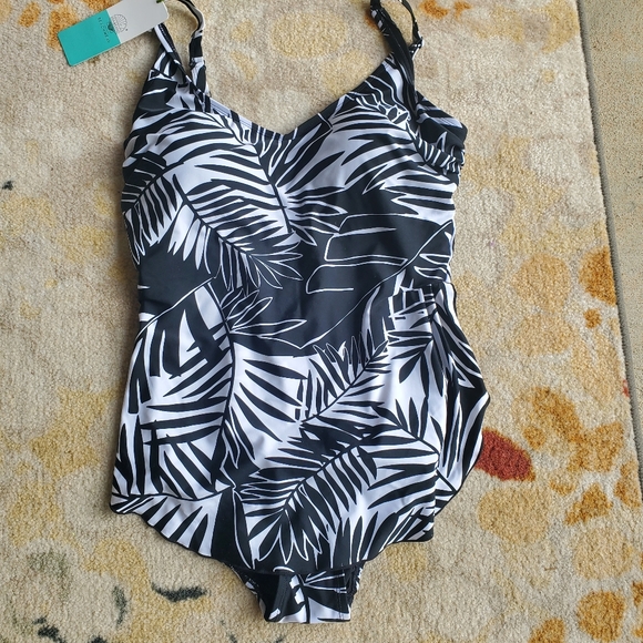 Sea & Sand 1 piece blsck and white swim suit - Picture 7 of 7